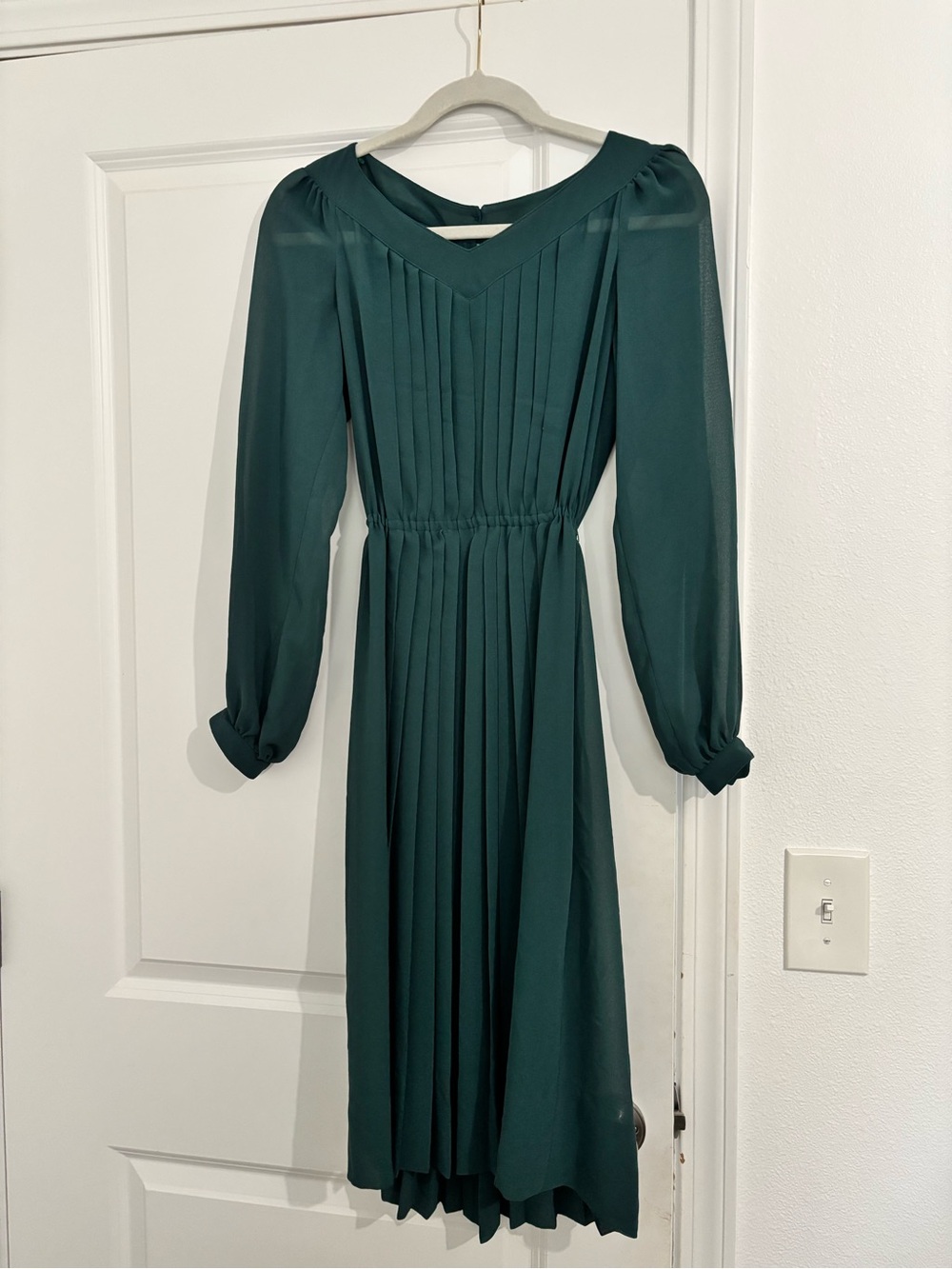 Nipon Boutique Deep Green Pleated Long-Sleeve Midi Dress